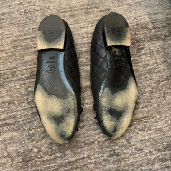 CHANEL Black Quilted Lambskin or Calfskin Flats Caviar - Picture 5 of 6